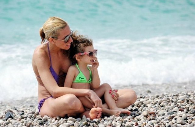 - Burgazada Su Sporları Kulübü önü