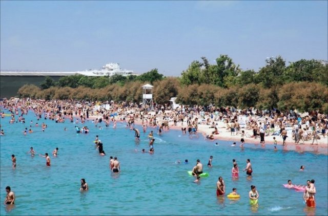 FLORYA MENEKŞE PLAJI -  - Kınalıada'daki Kamo's Beach Club, Kilyos sahillerinin Adalardaki alternatifi. 90 metrelik sahili var ama doğası çok ... -