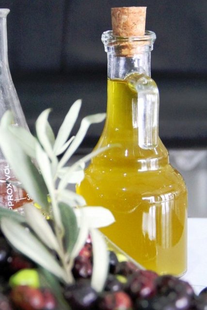 Ayçiçek ve mısıryağı gibi omega 6 türü yağlar pişirme yağı olarak kullanılırsa, ısıyla içlerindeki doymamış kısımları okside olur. Aslında doymamış olan bu yağlar, ısıtılınca bir tür doymuş yağ gibi davranır.