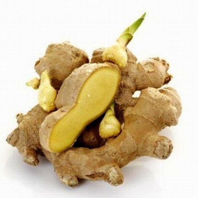 Meselâ tatlı krizine girdiniz. Tarçınlı su iyi gelecek ama onu yapmak yerine gidip tarçın hapı alıyorsunuz. Bu insanların kolaycılığa kaçmasıyla ilgili... Zerdeçal çok yüksek DNA tamiri yapıyor diye, tozundan oluşan haplar satılıyor. Bu sektör suistimale açık olmakla beraber gittikçe büyüyecek gibi görünüyor.