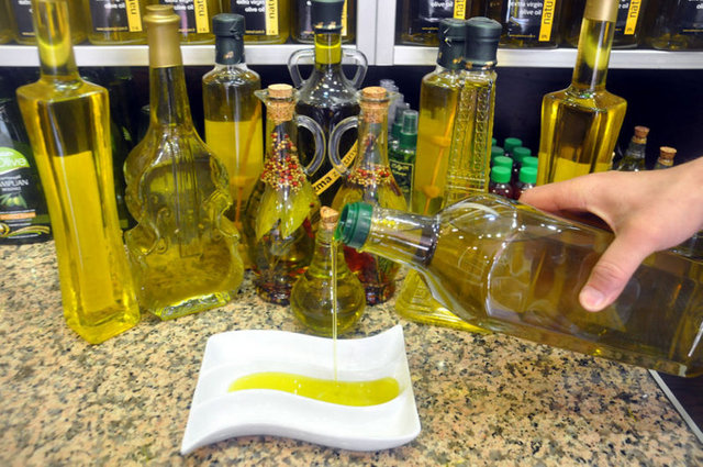 Tekli doymamış yağ grubuna giren zeytinyağını pişirme yağıolarak kullanmak, omega 6 yağlarından daha sağlıklıdır.