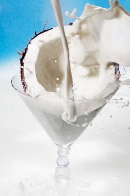 Hindistancevizinin suyu da çok sağlıklıdır. Vücudu alkali yapan minerallerle doludur. Vücut sıvısına çok yakın mineral değerleri vardır.