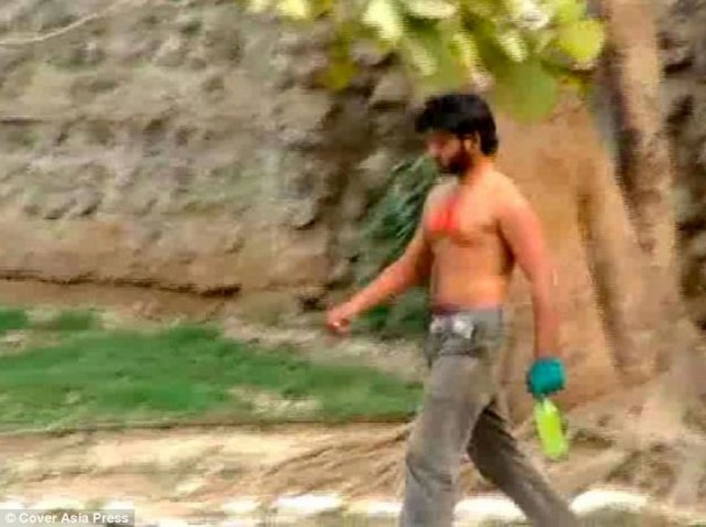 Mühendislik öğrencisi olduğu ortaya çıkan genç, 20 metrelik duvarın arkasındaki kaplanların bulunduğu bölüme geçti.