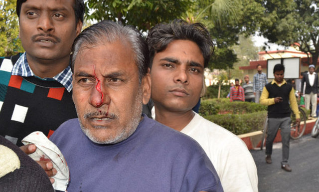 Dışarı çıktığı sırada bir polis memurunu da kolundan yaralayan leopar daha sonra ise koşarak karanlığa karıştı. Hindistan'da geçtiğimiz Ocak ayında da 9 yaşında bir çocuk ve yaşlı bir adam leopar saldırısı sonrası hayatını kaybetmişti.