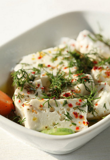 - Keçi sütü, keçi peyniri, koyun peyniri, yoğurdu, soya peyniri tofu. (İnek ürünlerinden sadece kefir kullanılabilir.)