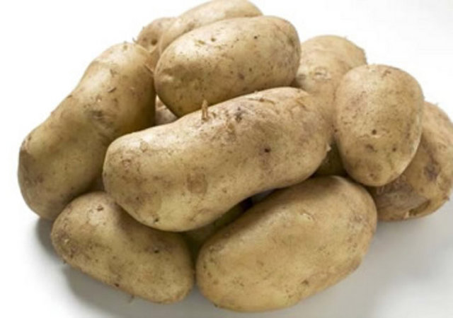 - Kabuklarıyla haşlanmış patates, varsa tatlı patates.