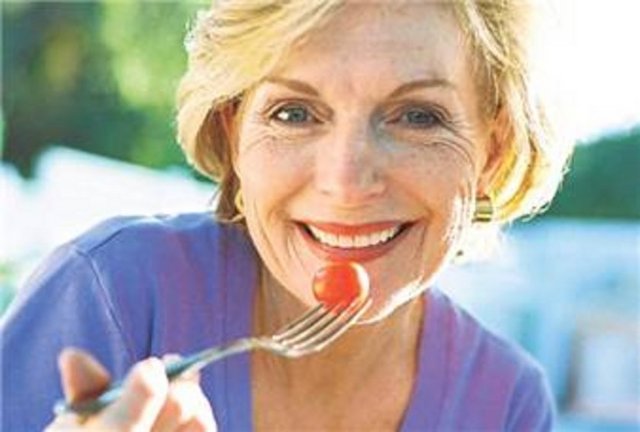 - Akşam yemeği lokmaları en az 15 kez çiğnenerek yutulmalı.