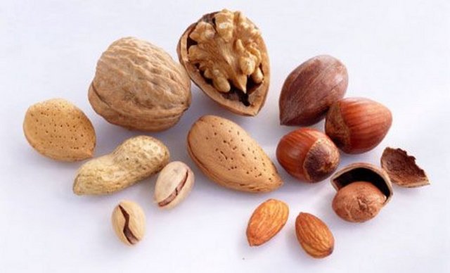 Haftada birer gün ceviz ve fındık da kahvaltıya eklenmelidir.