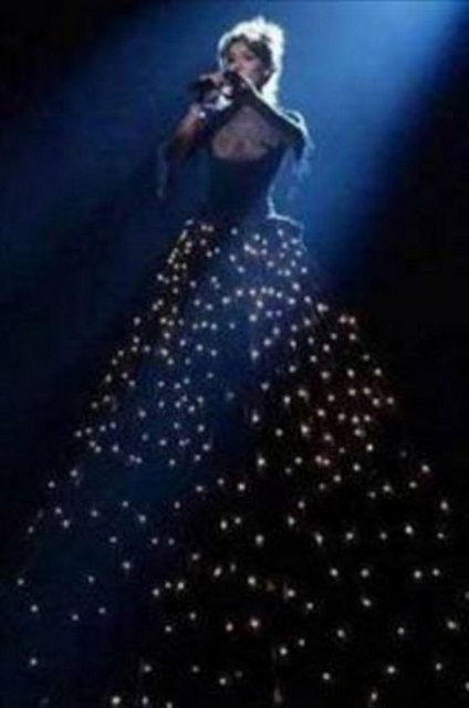 THALIA - Dünyaca ünlü şarkıcı Thalia, MTV töreninde giydiği kostüm ile geceye damga vurdu. -  -