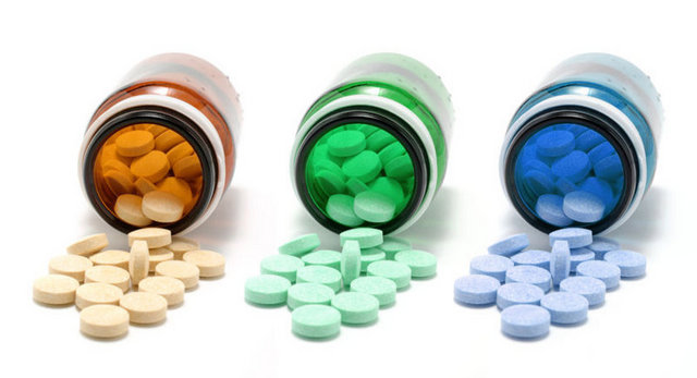 Gıdalardan alacağınız vitaminlerde aşırı doz size zarar vermese de, kontrolsüz alacağınız vitamin hapları, gerçekten zararlı olabilir.