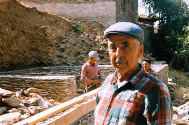 Dülger: Yapıların kaba ağaç işlerini yapan kimse.