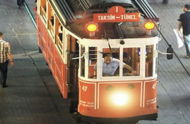 Vatman: Tramvay sürücüsü.