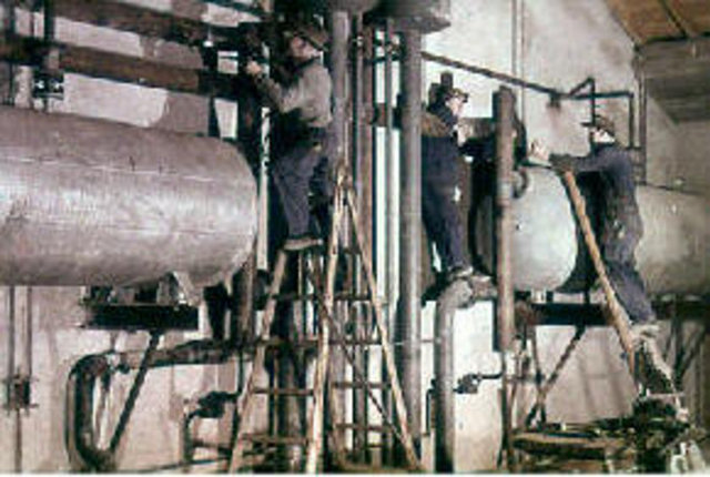 Brülörcü: Yakıtın hava ile uygun oranda karıştırılarak tam olarak yakılmasını sağlayan cihazı yöneten kişi.