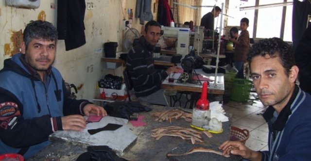 Sayacı: Ayakkabının yumuşak olan üst bölümünü yapan kişi.