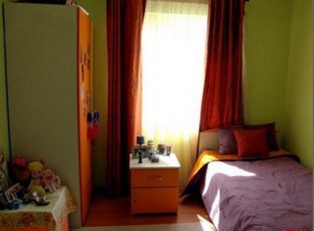 Sürveyan: Gözetmen, gözetici (Kız yurtlarındaki görevlilere verilen isim)