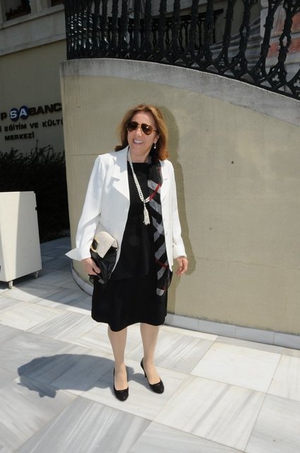 NİHAL YÖNEYMAN 