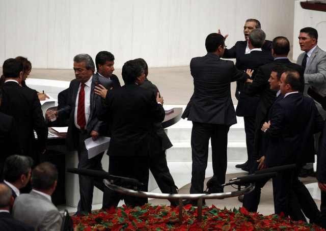 AK Parti'li Aslan, "Peki o lafları söylemeseydim diyor musunuz?" sorusuna, "Hz. Ali diyor ki 'söz senin esirindir, söyledin mi sen onun esiri olursun." Söz söylenmiştir bitmiştir" yanıtını verdi.