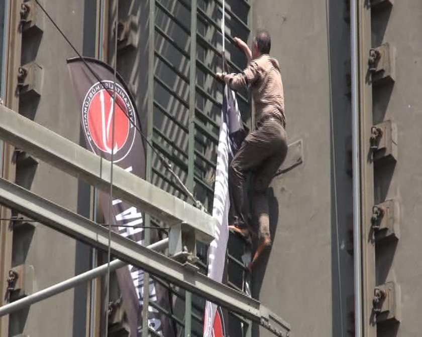 İşçilerin Taksim�e geçmesini engellemek için Galata Köprüsü de