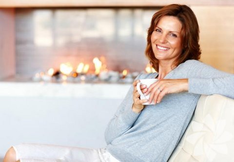 Kahve keyfi yapın -  - Kafein alma alışkanlığının beyni koruduğuna dair pek çok bulgu vardır. Günde 2 ila 4 fincan kahve içmenin normal bilişsel gerilemeyi azalttığı ve alzaymer hastalığına karşı koruduğu görülmüştür.