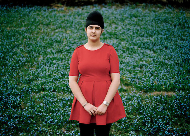 Başkent Oslo'da yaşayan Prableen Kaur (19) yere yatıp kıpırdamadan uzun süre durdu; ölü taklidi yaparak canını kurtardı. Bir süre sonra ise suya atladı; yüzerken bir tekne tarafından kurtarıldı.