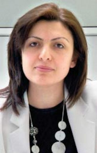 'TÜRKİYE'YE DÖNÜLMEZ İMAJI YIKILDI' - Bilkent Üniversitesi Öğretim Üyesi Yrd. Doç. Dr. Ayşe Begüm Tekinay:  -  - ABD'deki Rockefeller Üniversitesi'nde 10 yıl moleküler biyoloji alanında çalıştım. Araştırmalarımı Bilkent Üniversitesi Ulusal Nanoteknoloji Araştırma Merkezi'nde (UNAM) sürdürüyorum. ABD'ye gittiğim yıllarda Türkiye'deki imkânlar çok sınırlıydı. Bizim araştırmalarımız çok para isteyen araştırmalardı. Şimdi Türkiye'deki imkânlar çok gelişti. Türkiye'ye dönülmez imajı yıkıldı. Arkadaşlarımızın hepsine de geri dönün, burada yapacak çok iş var diyorum.