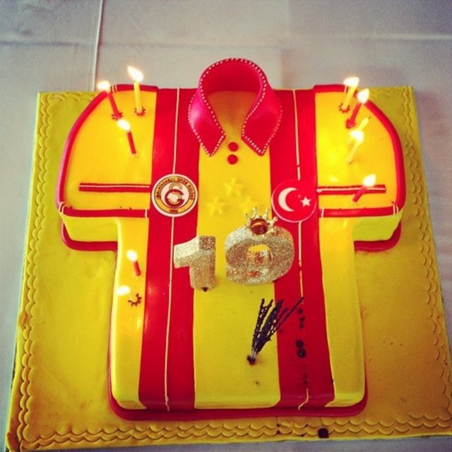 ŞAMPİYONLUK PASTASI