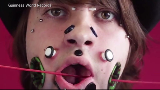 Ve en sonunda görmeye herkesin tahammül edemeyeceği bu manzarayla gösterisini sonlandırıyor! Tabi daha bitmedi...