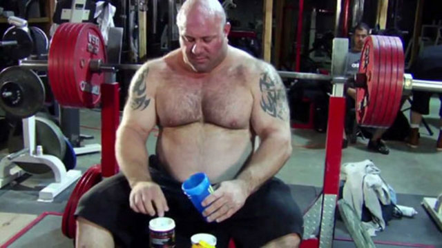 EN UÇUK REKORLAR "Benchte kaç basıyorsun?" spor salonlarında en sık sorulan sorulardan biridir.