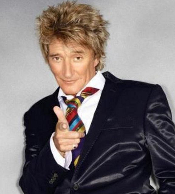 Rod Stewart hayatını şarkı söyleyerek kazanıyor.