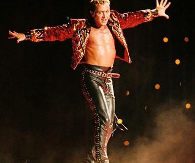 Dansçı Michael Flatley, hayatını ayaklarıyla kazanıyor.