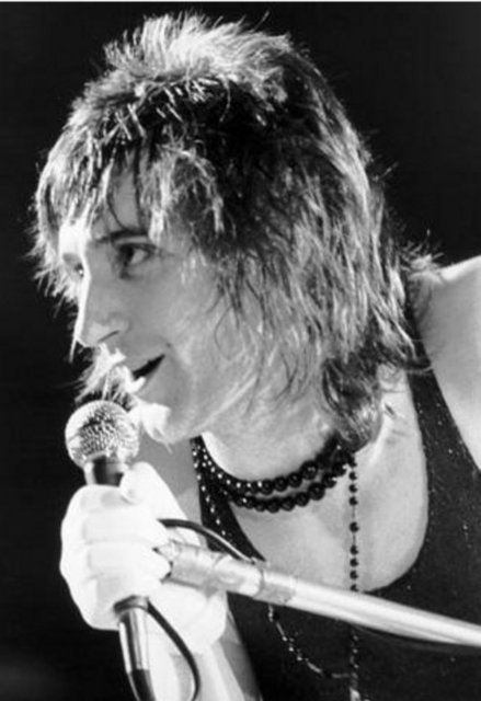 Onun da sesi 15.5 milyon dolara sigortalı.