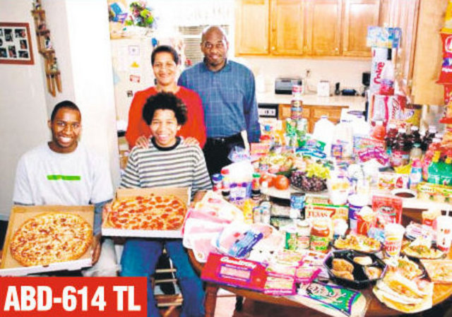 Revis Ailesi: Pizza, pastırma ve diğer kırmızı etler, fast food konserve sebze, gazlı içecekler. 220 sterlin (614 TL)