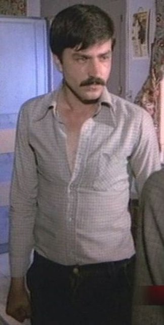 Mahmut Cevher, 1949 yılında Bursa'nın Gemlik ilçesinde doğdu.