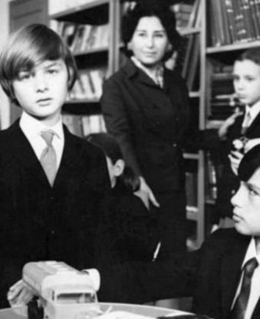 Ömercik adıyla tanınan Ömer Dönmez, Ayşecik adıyla tanınan Zeynep Değirmencioğlu'nun kuzeni.