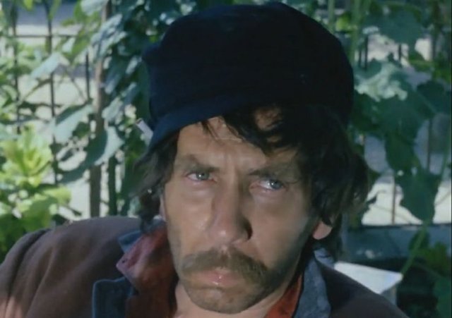 Usta oyuncu Macit Flordun'un oğlu da kendisi gibi oyuncuymuş.