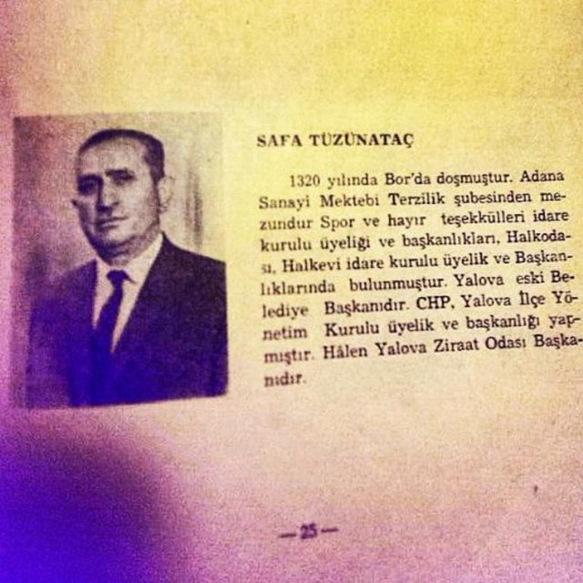 Berrak Tüzünataç, Hicri takvime göre 1320 doğumlu olan Yalova Eski Belediye Başkanı olan büyük dedesi Safa Tüzünataç'la enteresan karşılaşmasını sosyal medyadan paylaştı.