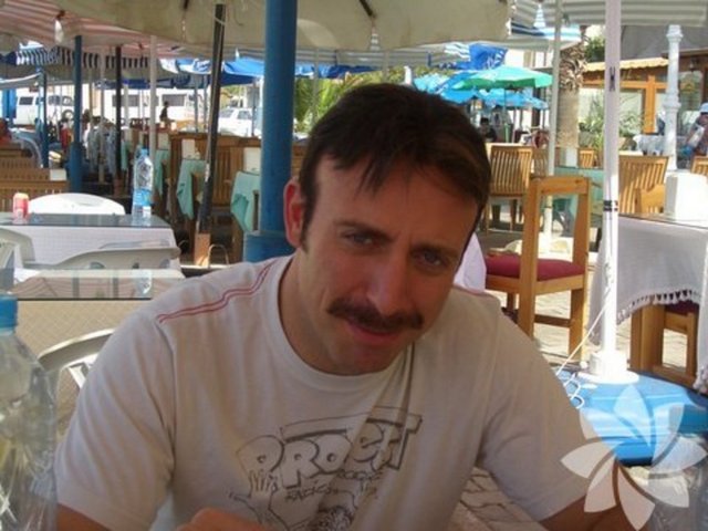 2006 senesinde Binbir gece adlı dizideki rolüyle en iyi erkek oyuncu dalında Altın Kelebek ödülünün sahibi olan Halit Ergenç, son olarak 2011 yılı başı itibariyle Muhteşem Yüzyıl dizisinde Osmanlı Devleti'nin en parlak devrinin padişahı Kanuni Sultan Süleyman'ın karakterini başarıyla sürdürmeye devam ediyor.