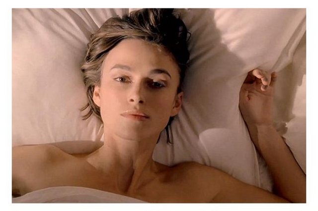 Keira Knightley'in rol aldığı Chanel'in Coco Mademoiselle parfümünün reklam filmi velilerin şikayeti üzerine yasaklandı.