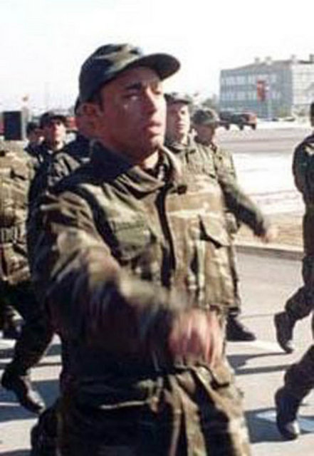 Ünlü şarkıcı Mustafa Sandal askerde.