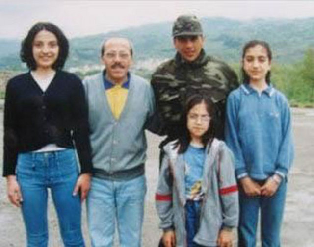 Emre Altuğ askerliğini Zonguldak'ın Devrek ilçesinde yaptı.