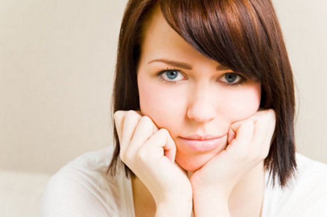 Belirtileri: Kaşıntı, yanma, kızarıklık, sarı-yeşil renkli kötü kokulu veya beyaz-koyu kıvamlı akıntı, cinsel ilişki sırasında ağrı, idrar yaparken ağrı.  -