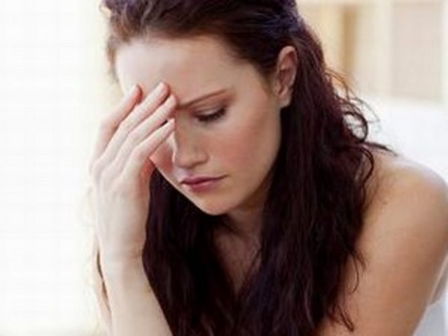 Tedavi: Tedavi kistin tipine, boyutuna göre değişmektedir. İyi huylu olduğu düşünülen kistlerin ise belirli aralıklarla takip edilerek ve doğum kontrol hapları kullanılarak gerilemesi beklenmektedir. Ultrason görüntüsünde ve yapılan tetkiklerde kötü huylu olduğu düşünülen kistler ile takip sırasında büyüyen veya küçülmeyen kistler ise cerrahi tedavi ile çıkarılmaktadır.