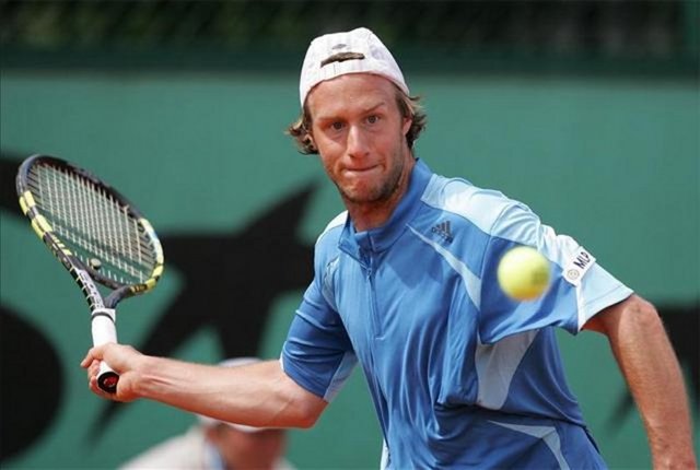 Rus raket, eski Alman tenis oyuncusuyla yaptığı kontrata, "Benimle çalıştığın sürece ben de dahil olmak üzere kimseyle seks yapmayacaksın, aşk yaşamayacaksın" maddesi koydurdu...