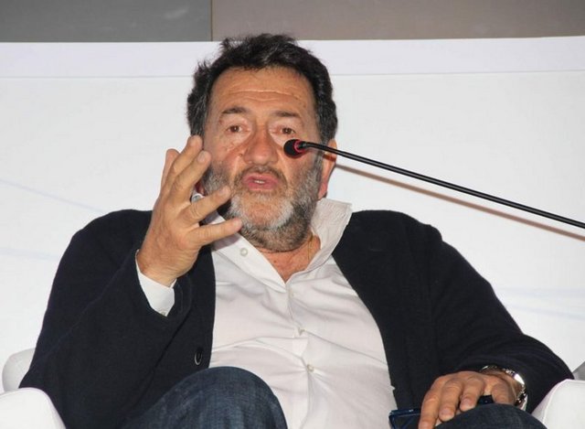 MUSTAFA TAVİLOĞLU: Aramızda bir konu var, iki yıldır bir türlü gerçekleştiremediğimiz. Sayın Başbakan bu konuyu hatırlatıp, ne zaman yapacağımızı sordu. (Duyduğumuza göre balık tutkusu bilinen Taviloğlu bir sefer için de Başbakan Erdoğan'a söz vermiş). -