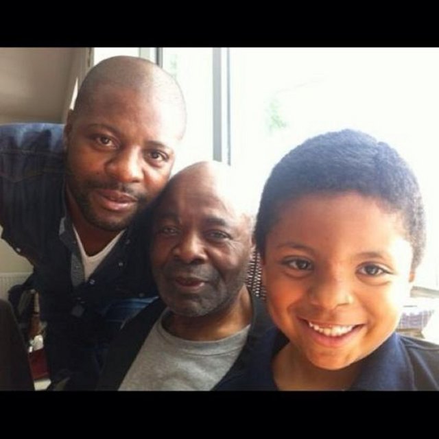 PASCAL NOUMA - Eski Beşiktajlı futbolcu Pascal Nouma instagram'da paylaştığı fotoğrafla takipçilerini çok şaşırttı. Babasına olan benzerliğine takipçileri 'Yok artık Pascal babanın kopyasısın' yorumunu yaptılar -