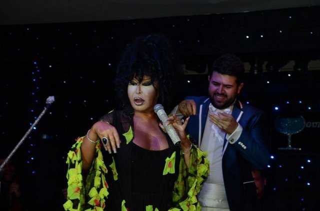 Günay'da sahneye çıkan Selami Şahin ve Bülent Ersoy, misafirlerine unutulmaz bir gece yaşattı.