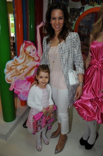 AYŞEGÜL, DEFNE YÜKSEL