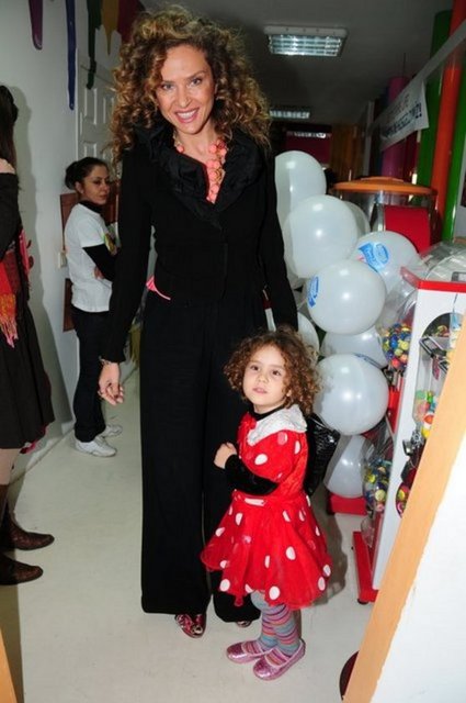 ALMİLA SU, ESRA OFLAZ GÜVENKAYA