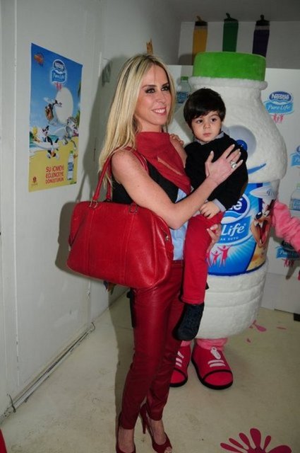 BEGÜM, ASİL AYAYDIN