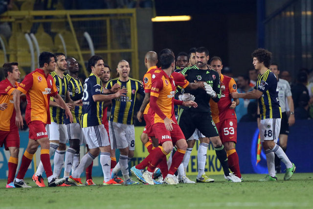 RECORD: Galatasaray ile oynanan maçtan sonra Fenerbahçe taraftarına suikast düzenlendi.